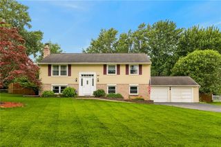 60 Barnfield Road, Henrietta, NY 14534
