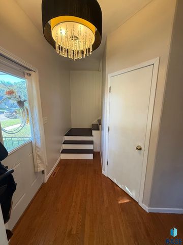 1108 W 3rd Ave Avenue, Mitchell, SD 57301