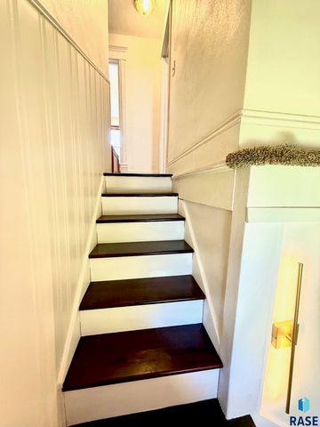 1108 W 3rd Ave Avenue, Mitchell, SD 57301