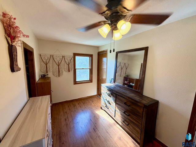 1108 W 3rd Ave Avenue, Mitchell, SD 57301