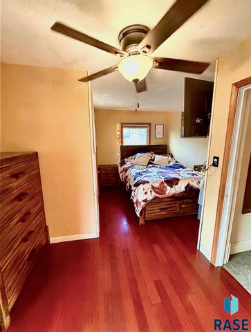 1108 W 3rd Ave Avenue, Mitchell, SD 57301