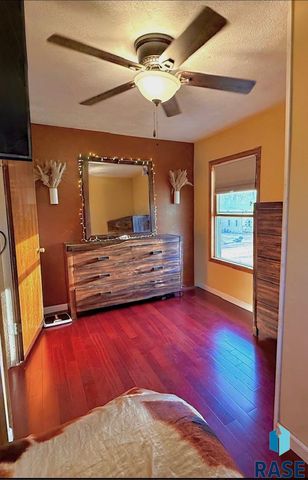 1108 W 3rd Ave Avenue, Mitchell, SD 57301