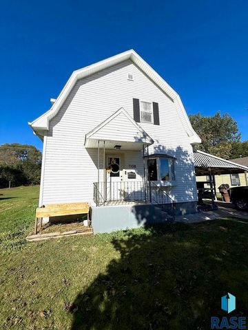 1108 W 3rd Ave Avenue, Mitchell, SD 57301