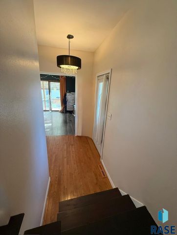 1108 W 3rd Ave Avenue, Mitchell, SD 57301