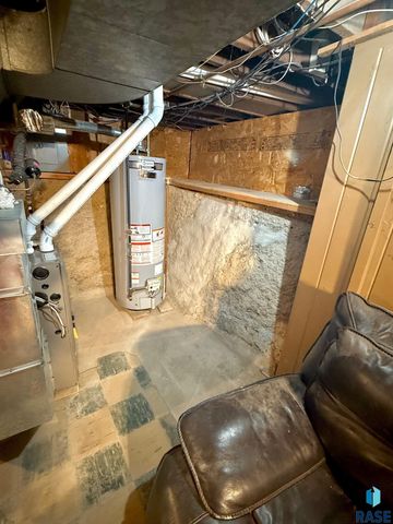 1108 W 3rd Ave Avenue, Mitchell, SD 57301