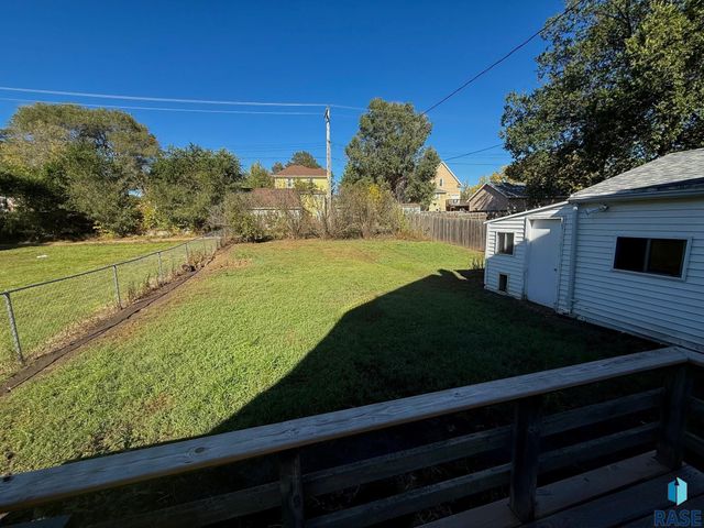 1108 W 3rd Ave Avenue, Mitchell, SD 57301