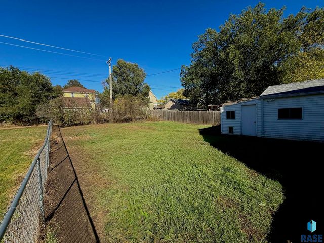 1108 W 3rd Ave Avenue, Mitchell, SD 57301