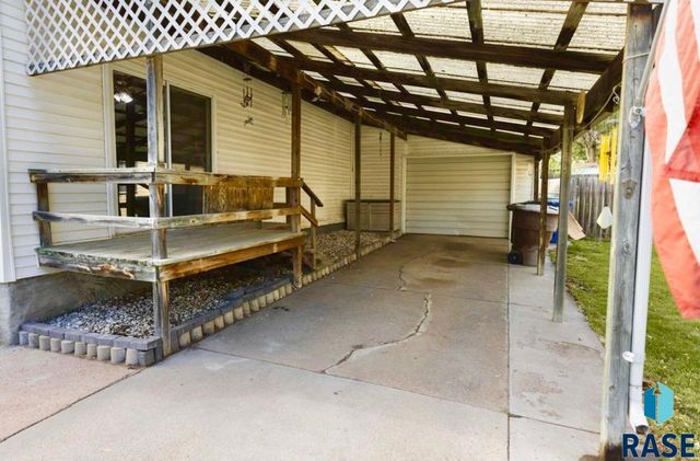 1108 W 3rd Ave Avenue, Mitchell, SD 57301