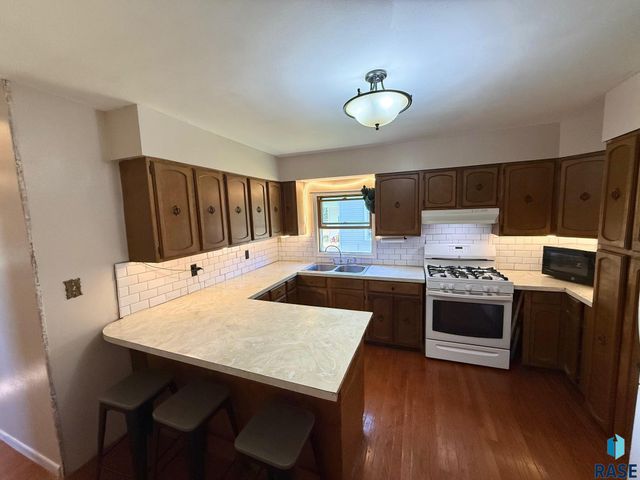 1108 W 3rd Ave Avenue, Mitchell, SD 57301