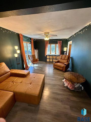 1108 W 3rd Ave Avenue, Mitchell, SD 57301