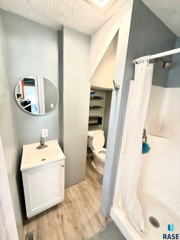 1108 W 3rd Ave Avenue, Mitchell, SD 57301