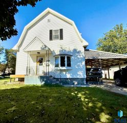 1108 W 3rd Ave Avenue, Mitchell, SD 57301