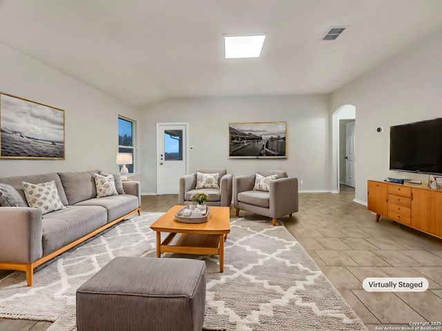 12370 Erstein, Selma, TX 78154