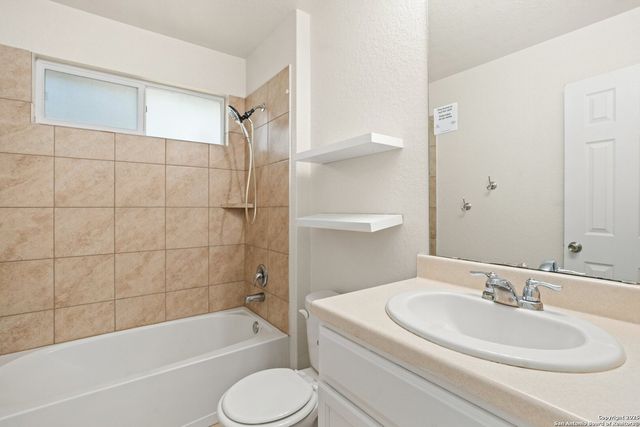 12370 Erstein, Selma, TX 78154
