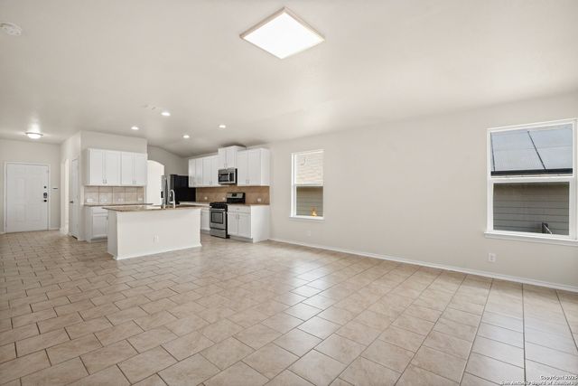 12370 Erstein, Selma, TX 78154