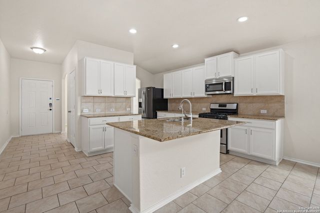 12370 Erstein, Selma, TX 78154