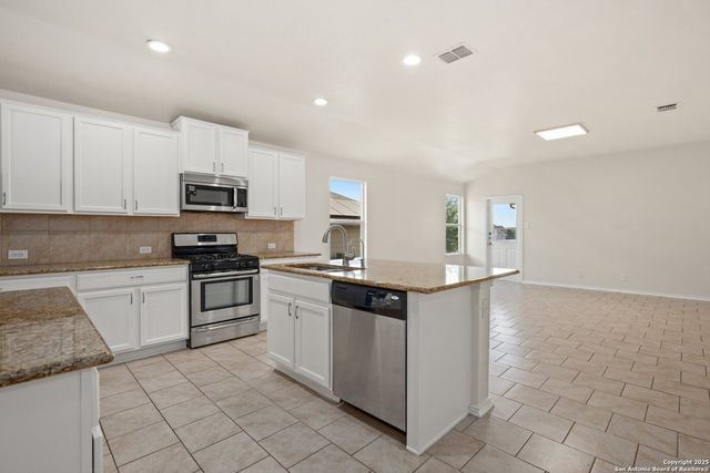 12370 Erstein, Selma, TX 78154
