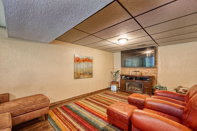 811 Church Hill Lane, Glencoe, MN 55336