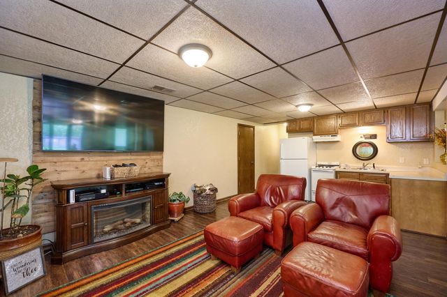 811 Church Hill Lane, Glencoe, MN 55336