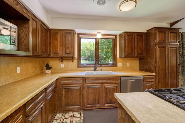 811 Church Hill Lane, Glencoe, MN 55336