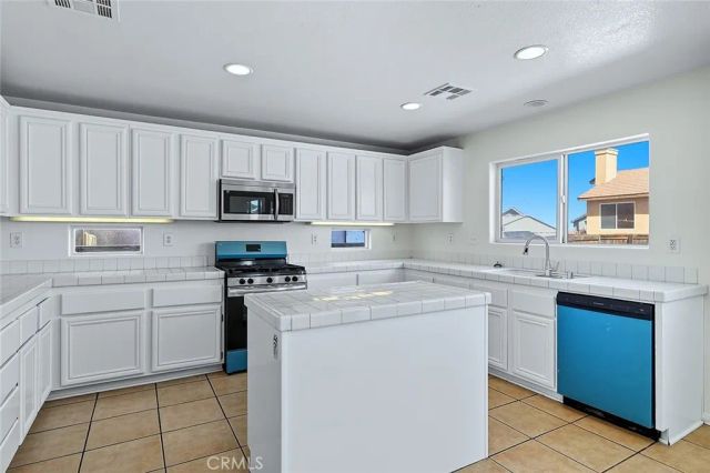 9373 Dragon Tree, Hesperia, CA 92344