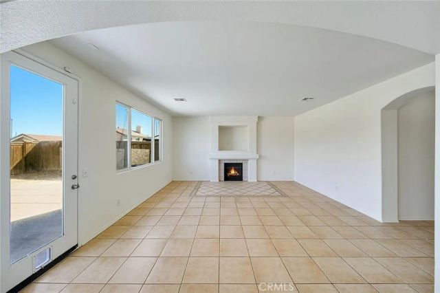 9373 Dragon Tree, Hesperia, CA 92344