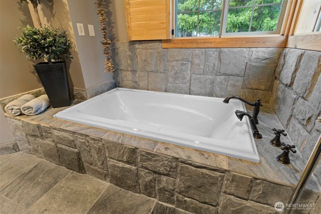 40105 Highland Drive E, Roy, WA 98580