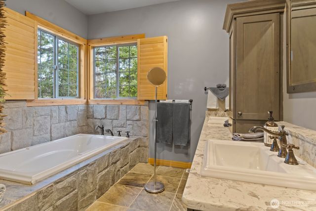 40105 Highland Drive E, Roy, WA 98580