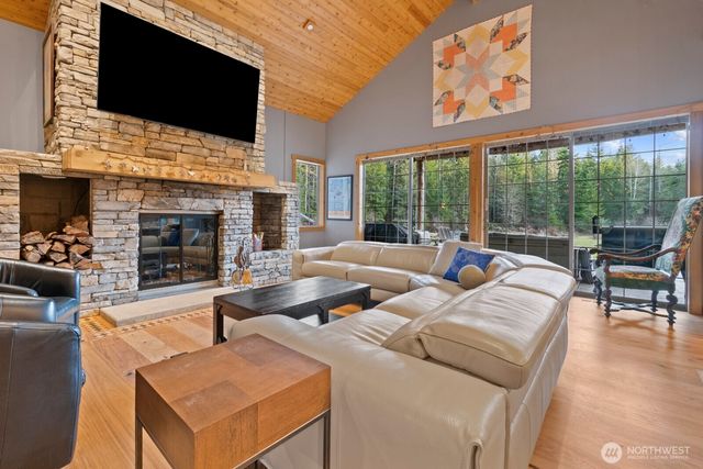 40105 Highland Drive E, Roy, WA 98580