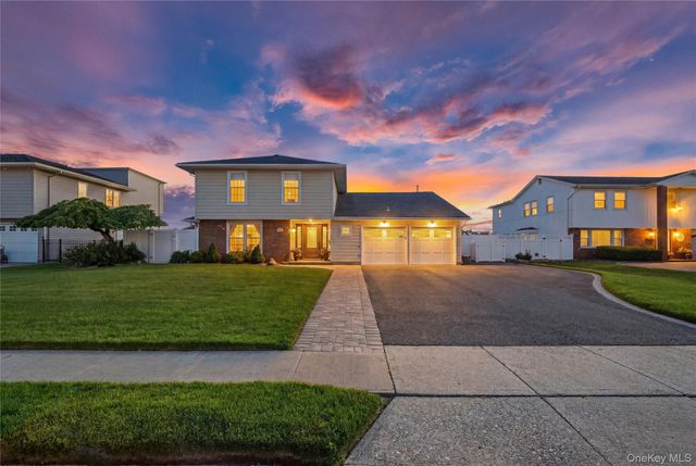 106 Anchorage Drive, West Islip, NY 11795