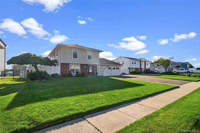 106 Anchorage Drive, West Islip, NY 11795