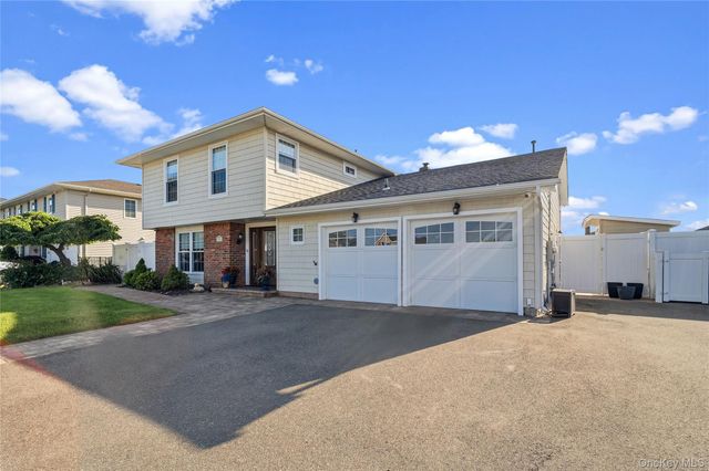106 Anchorage Drive, West Islip, NY 11795