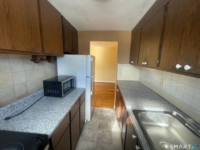 24 Merrill Street APT B3, Hartford, CT 06106