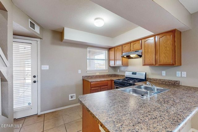 780 DESERT SPRING Drive, Horizon City, TX 79928