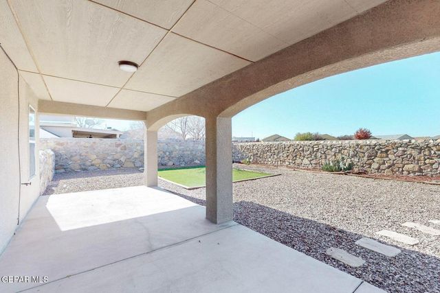 780 DESERT SPRING Drive, Horizon City, TX 79928