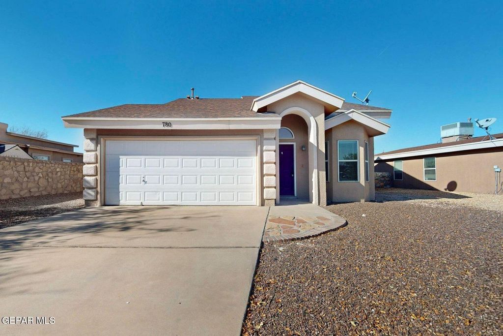 780 DESERT SPRING Drive, Horizon City, TX 79928