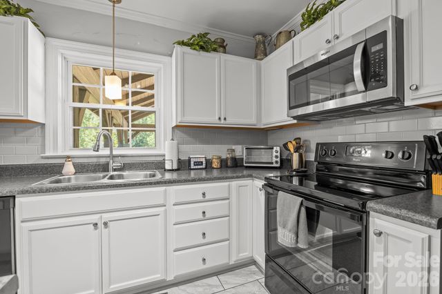 9256 US Highway 311 Highway, Archdale, NC 27263