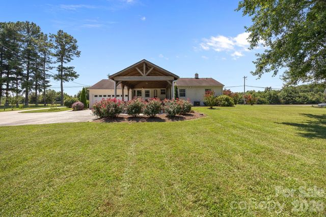 9256 US Highway 311 Highway, Archdale, NC 27263