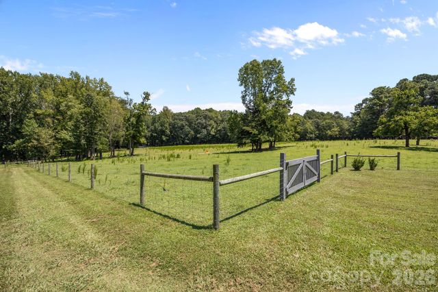 9256 US Highway 311 Highway, Archdale, NC 27263