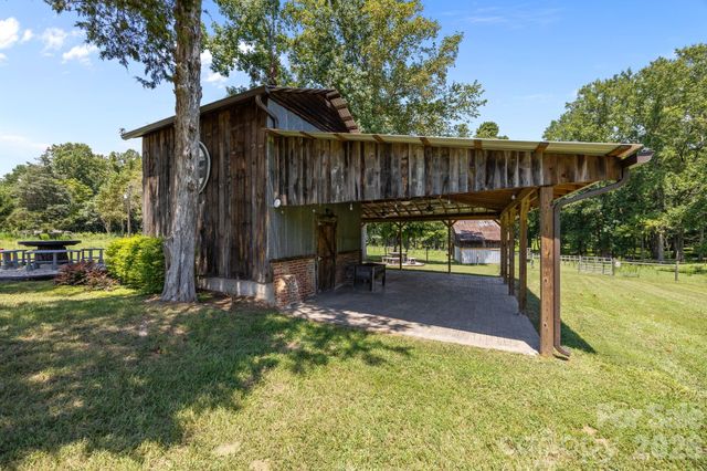 9256 US Highway 311 Highway, Archdale, NC 27263