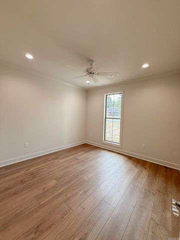 9 King Arthur Court, Greenbrier, AR 72058