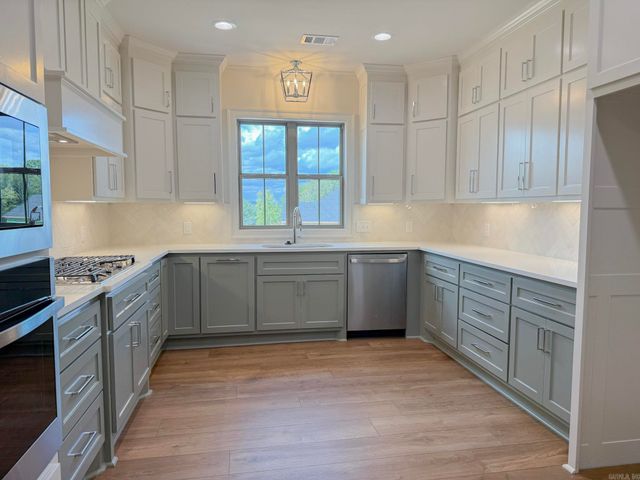 9 King Arthur Court, Greenbrier, AR 72058