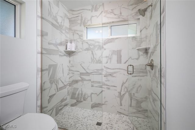 635 Fountainhead LN, Naples, FL 34103