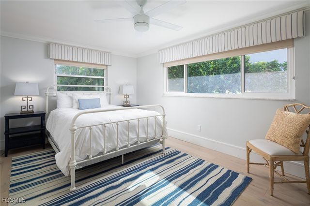 635 Fountainhead LN, Naples, FL 34103