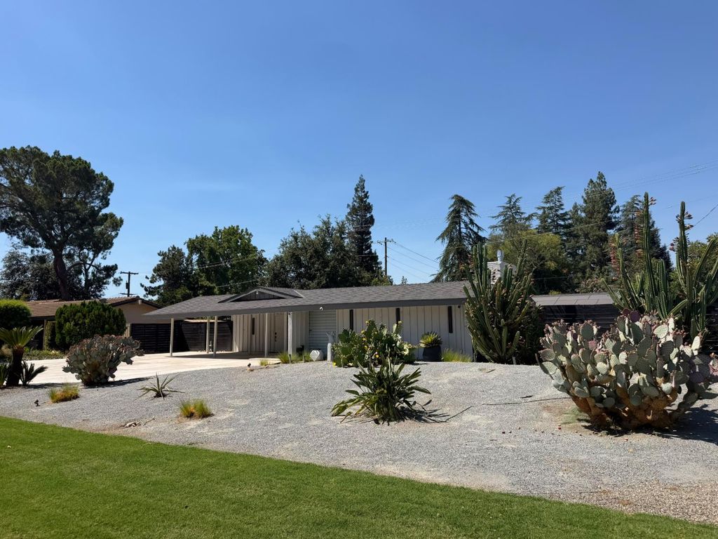 Image 1 of property listing at 2430 W San Jose Avenue, Fresno, CA 93711