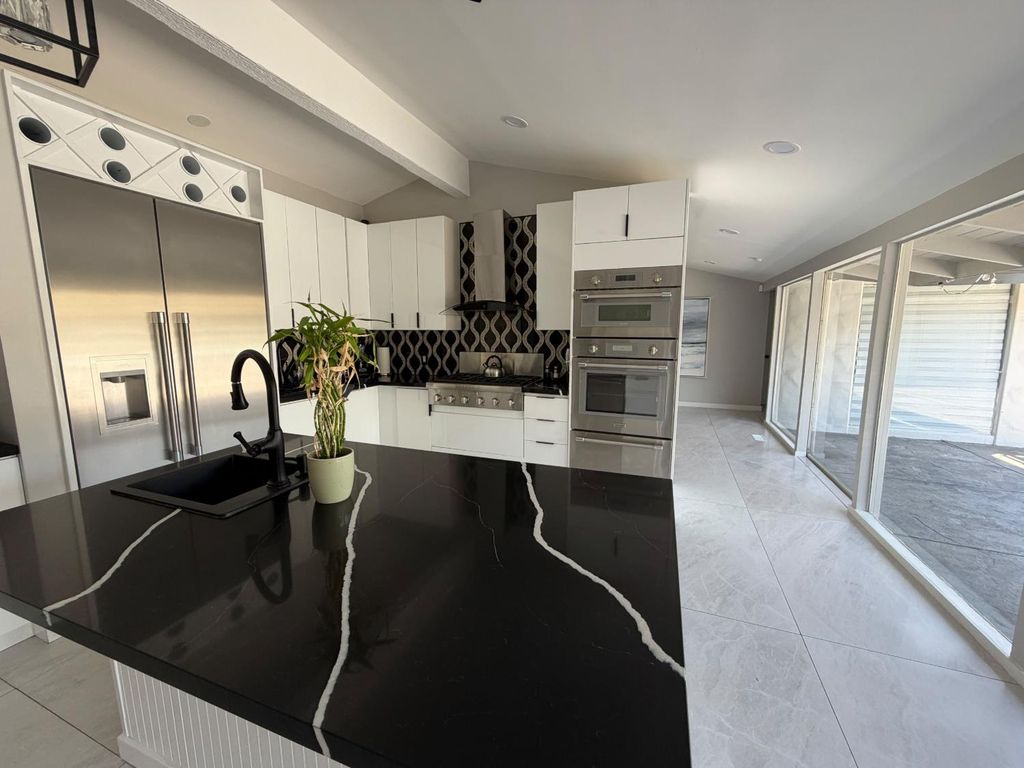 Image 2 of property listing at 2430 W San Jose Avenue, Fresno, CA 93711