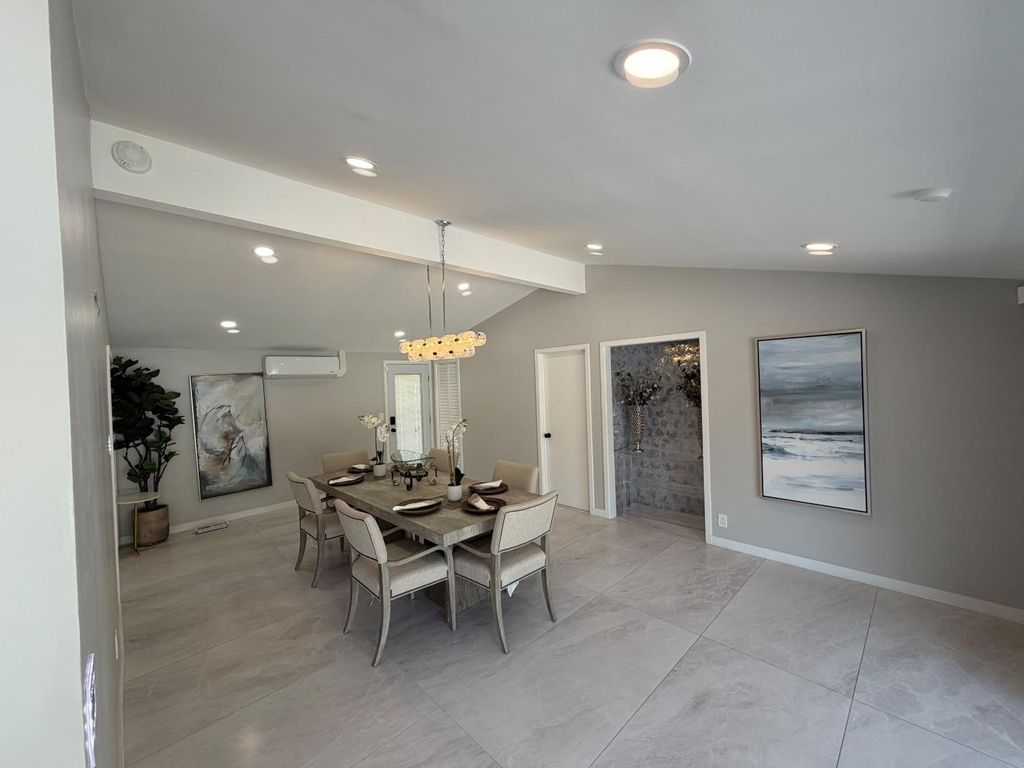 Image 7 of property listing at 2430 W San Jose Avenue, Fresno, CA 93711