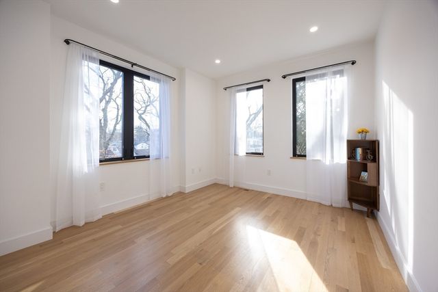 25 Tolman St 2, Waltham, MA 02453