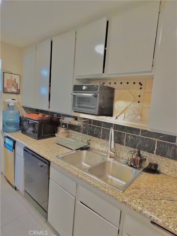 Image 11 of property listing at 1834 N Vineyard A, Ontario, CA 91764