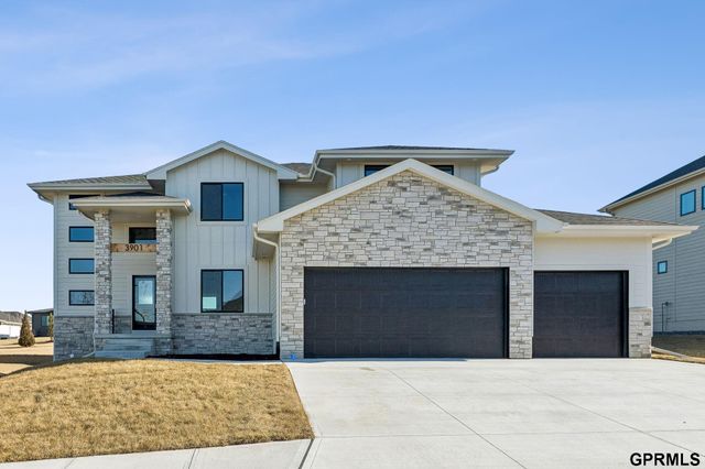 3901 S 212th Street, Elkhorn, NE 68022